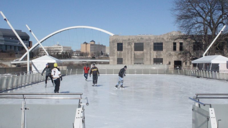 Brenton Skating Plaza, Downtown Des Moines, Des Moines, Iowa, ice skating in Des Moines, ice skating, winter fun, winter sports